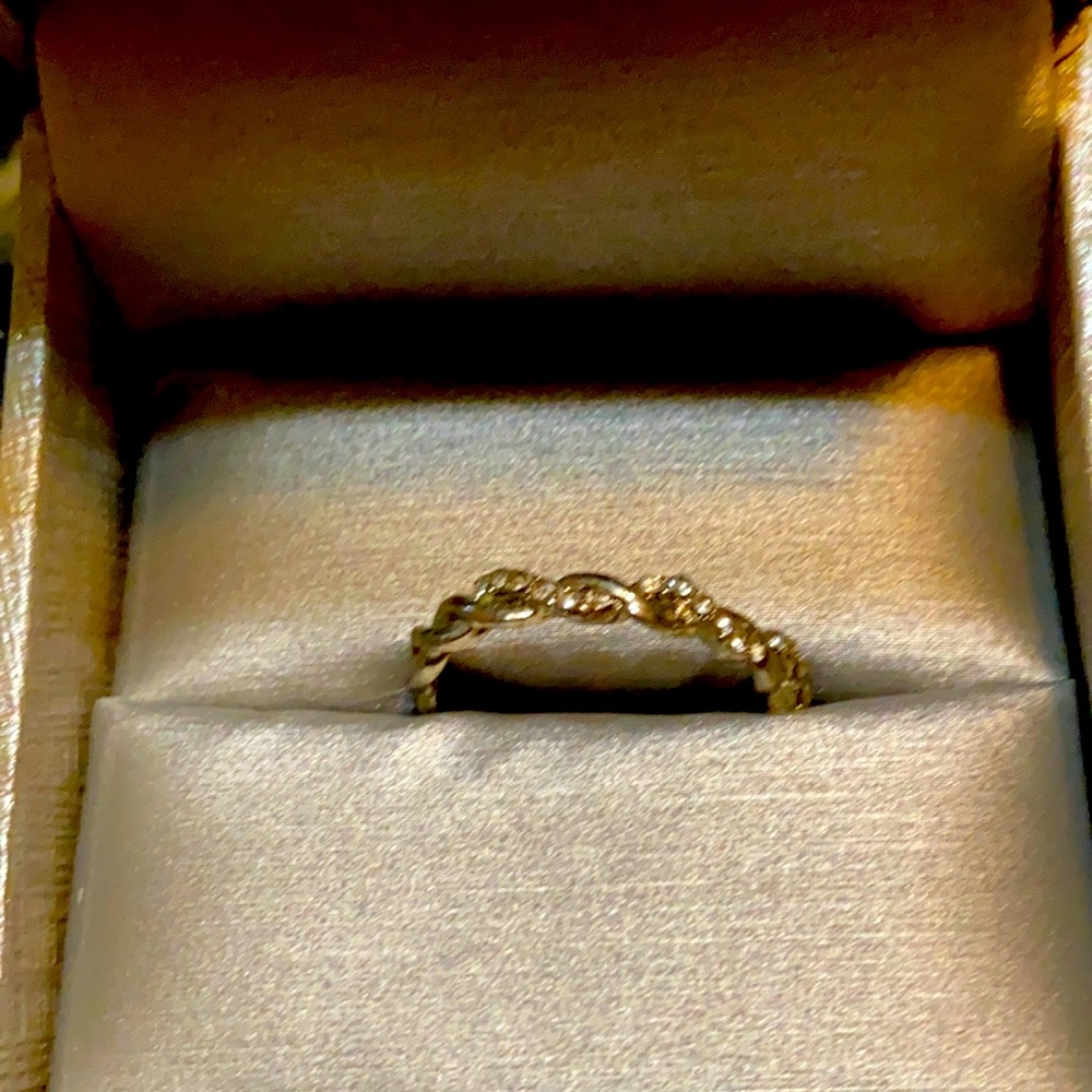 Dainty twist ring